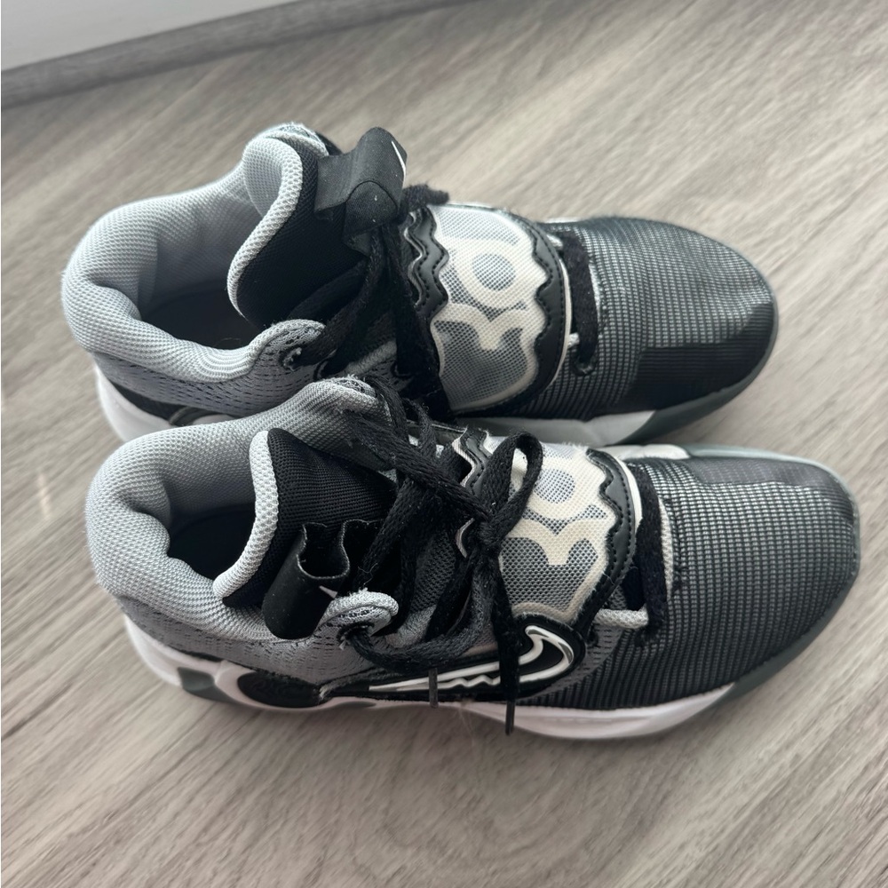 Nike Kevin Durant Trey 5 X basketball sneakers size 7 big kids